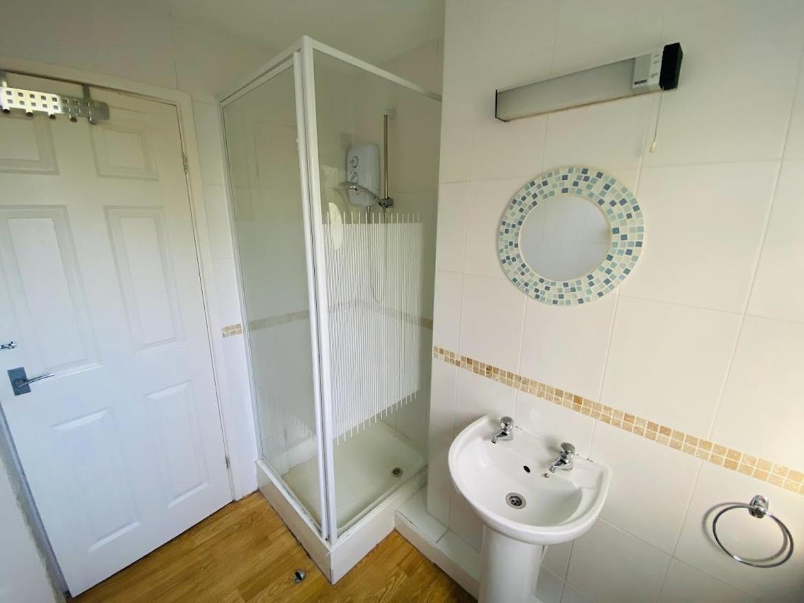 Freshwater Bay Holiday Cottages Pembroke Esterno foto