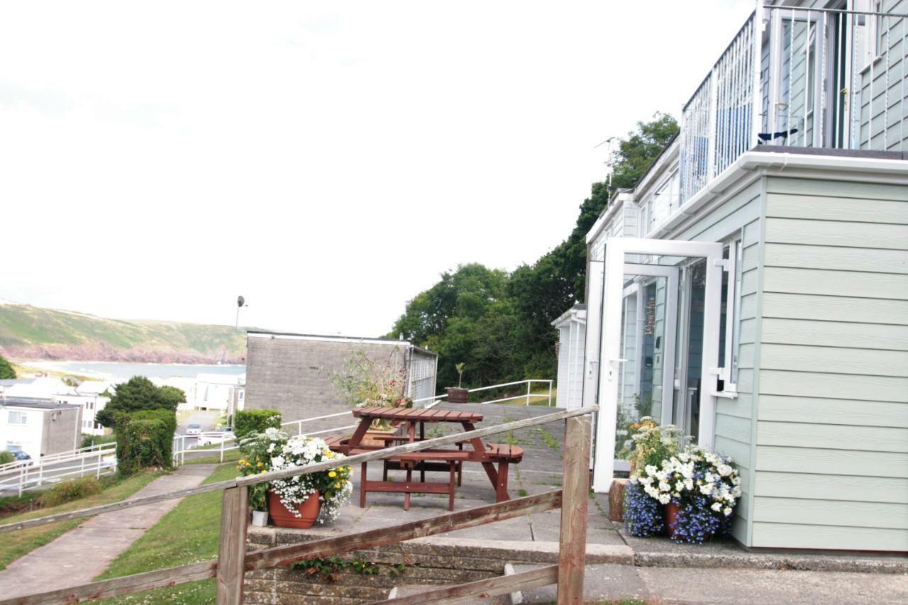 Freshwater Bay Holiday Cottages Pembroke Esterno foto